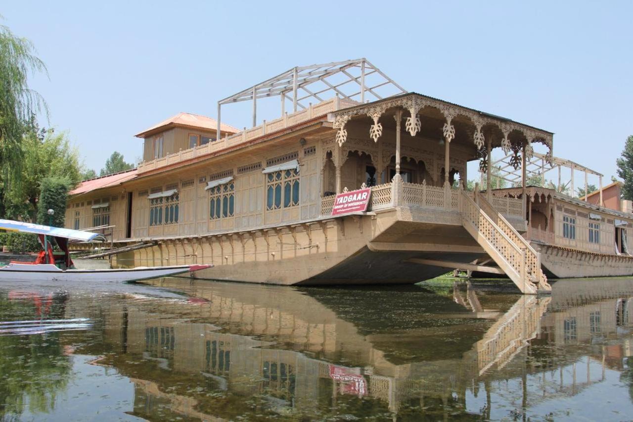 Hotel Yadgaar Houseboats Srīnagar Exterior foto