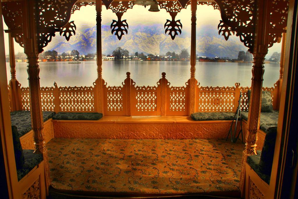 Hotel Yadgaar Houseboats Srīnagar Exterior foto
