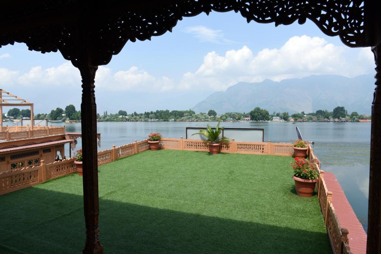 Hotel Yadgaar Houseboats Srīnagar Exterior foto